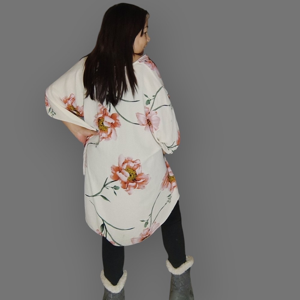 Eclipse Women's Medium Elegant Cream and Green Kimono Tunic - Picture 6 of 9